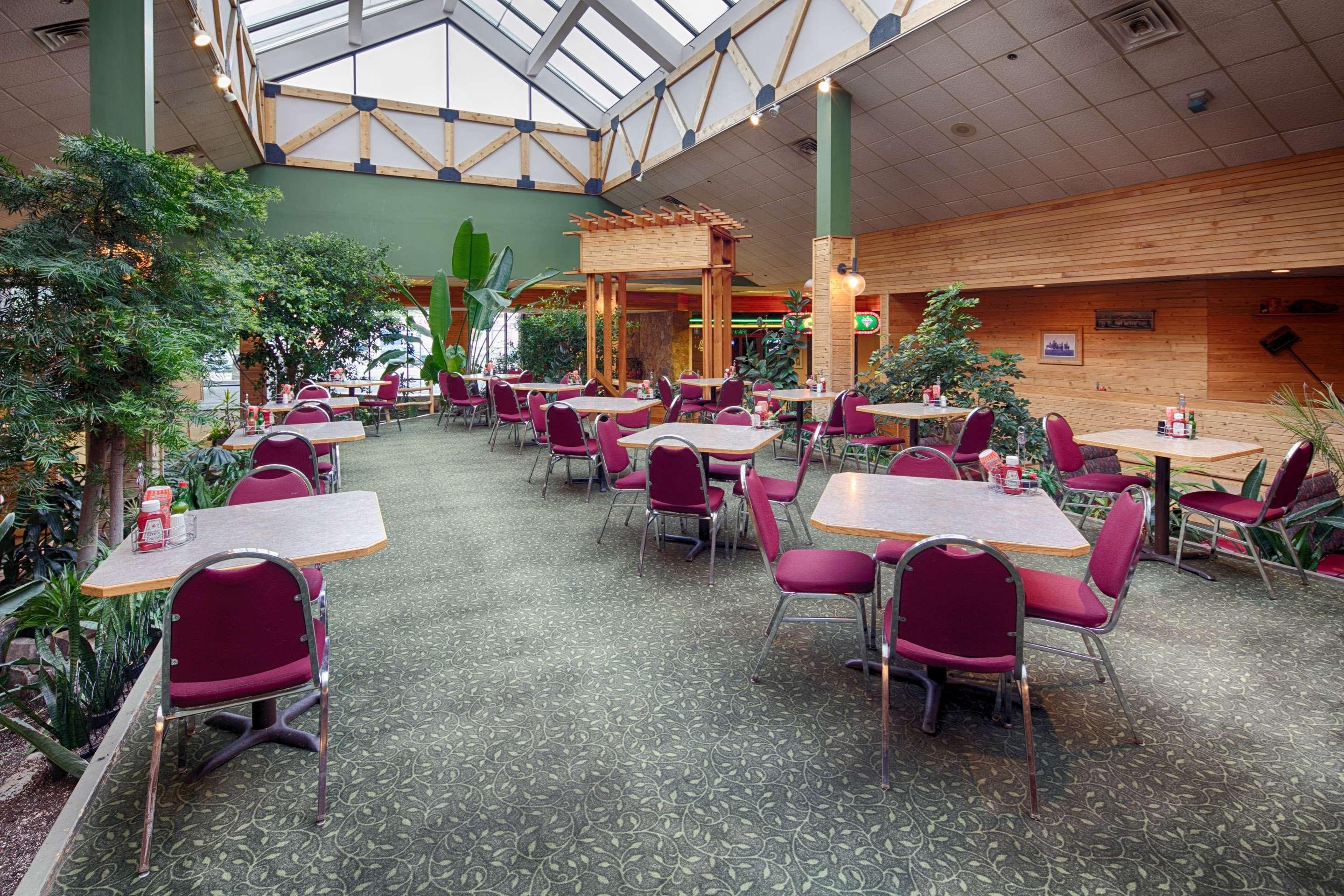 Red Lion Hotel Kalispell Exterior photo